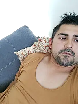 Bradd 32 online show from October 2025 05:22:02 PM