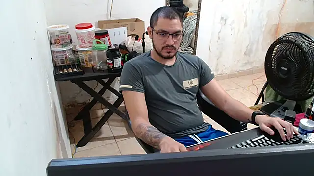 Leonino231 online show from October 2025 04:39:02 PM