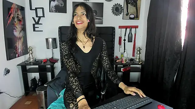 LunarisSmith online show from December 2025 05:22:02 PM