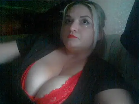Snapshot of DianaCream chatting on September 2025 11:10:02 AM DianaCream online show from September 2025 11:10:02 AM