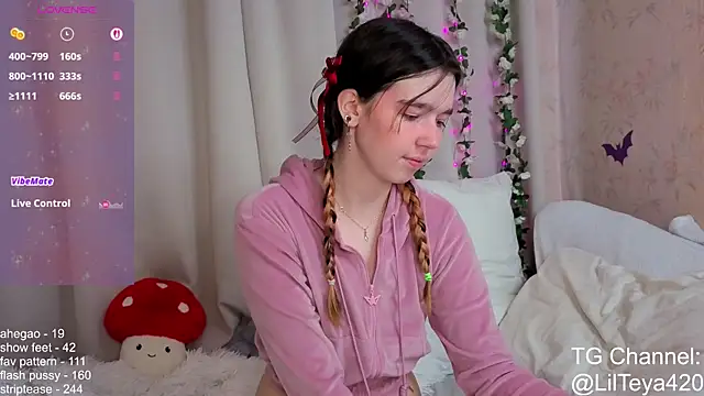 Snapshot of little_Teya chatting on October 2025 11:10:01 AM little Teya online show from October 2025 11:10:01 AM