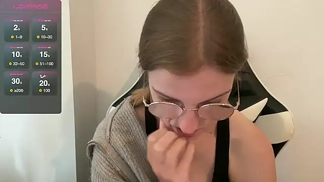 Snapshot of BustyKellyXXX chatting on October 2025 09:27:01 AM BustyKellyXXX online show from October 2025 09:27:01 AM