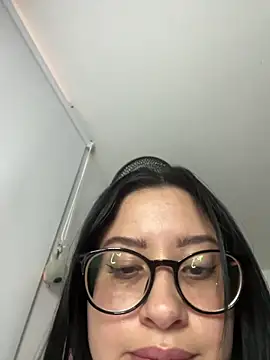 Snapshot of lucy_grey25 chatting on February 2026 05:33:01 PM lucy grey25 online show from February 2026 05:33:01 PM