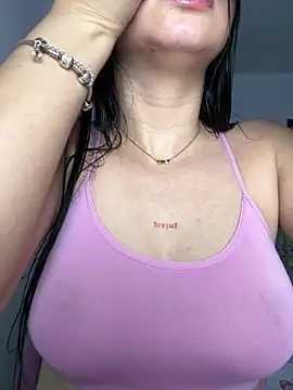 Snapshot of lucy_grey25 chatting on February 2026 02:39:01 PM lucy grey25 online show from February 2026 02:39:01 PM