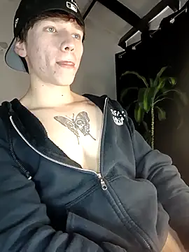 Snapshot of Logan_sixxer chatting on November 2025 09:14:02 PM Logan sixxer online show from November 2025 09:14:02 PM