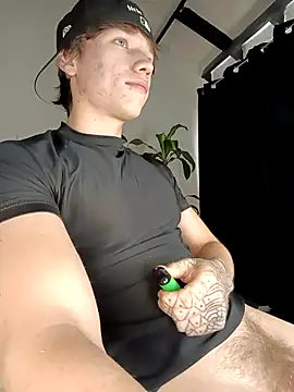 Snapshot of Logan_sixxer chatting on November 2025 03:36:02 PM Logan sixxer online show from November 2025 03:36:02 PM