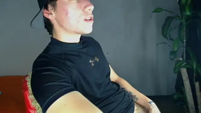 Snapshot of Logan_sixxer chatting on November 2025 06:23:02 PM Logan sixxer online show from November 2025 06:23:02 PM