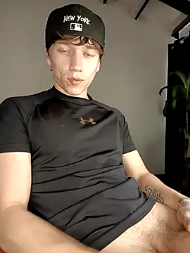 Snapshot of Logan_sixxer chatting on December 2025 08:46:01 PM Logan sixxer online show from December 2025 08:46:01 PM