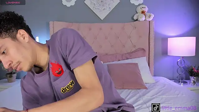 Snapshot of Joe_And_Emma chatting on October 2025 09:33:01 PM Joe And Emma online show from October 2025 09:33:01 PM