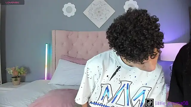 Snapshot of Joe_And_Emma chatting on October 2025 10:18:01 PM Joe And Emma online show from October 2025 10:18:01 PM