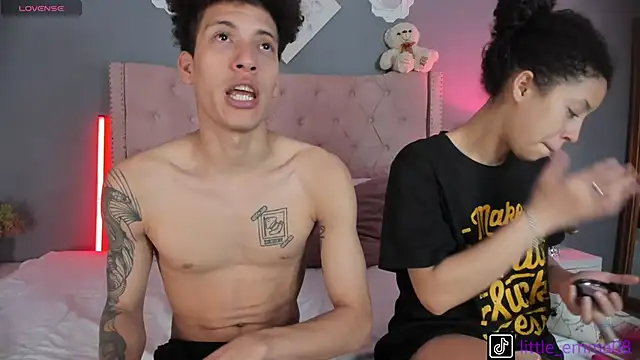 Snapshot of Joe_And_Emma chatting on October 2025 05:40:01 AM Joe And Emma online show from October 2025 05:40:01 AM