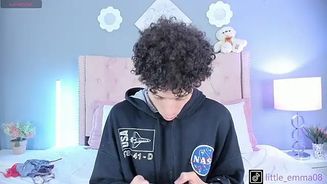 Snapshot of Joe_And_Emma chatting on October 2025 10:32:02 PM Joe And Emma online show from October 2025 10:32:02 PM