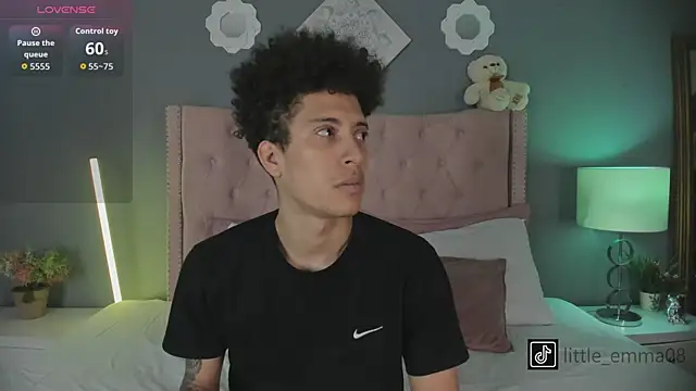 Snapshot of Joe_And_Emma chatting on October 2025 10:21:02 PM Joe And Emma online show from October 2025 10:21:02 PM