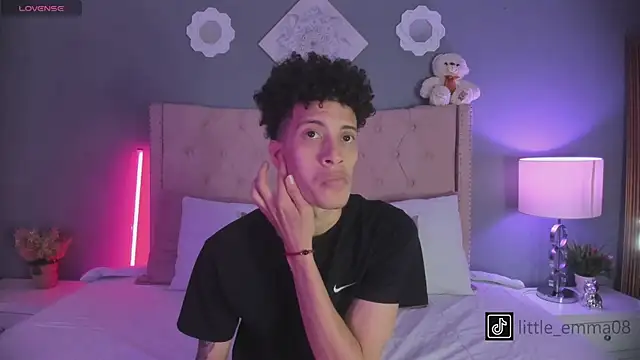 Snapshot of Joe_And_Emma chatting on October 2025 08:14:02 PM Joe And Emma online show from October 2025 08:14:02 PM