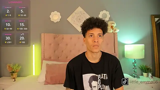 Snapshot of Joe_And_Emma chatting on October 2025 08:02:02 PM Joe And Emma online show from October 2025 08:02:02 PM