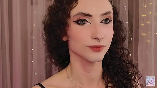 Snapshot of Queen_of_tease chatting on September 2025 07:41:02 PM Queen of tease online show from September 2025 07:41:02 PM