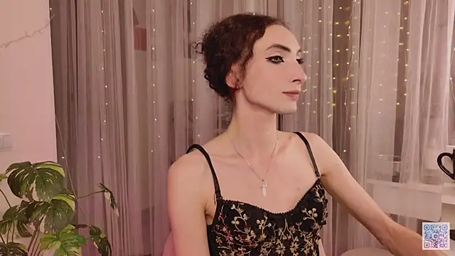 Snapshot of Queen_of_tease chatting on October 2025 04:51:01 PM Queen of tease online show from October 2025 04:51:01 PM