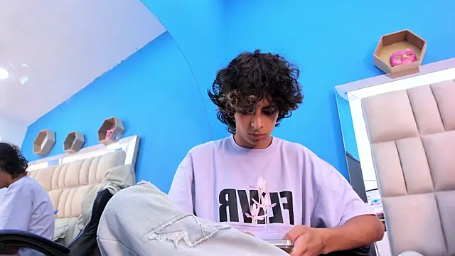 Ibratxandy online show from October 2025 12:15:02 PM