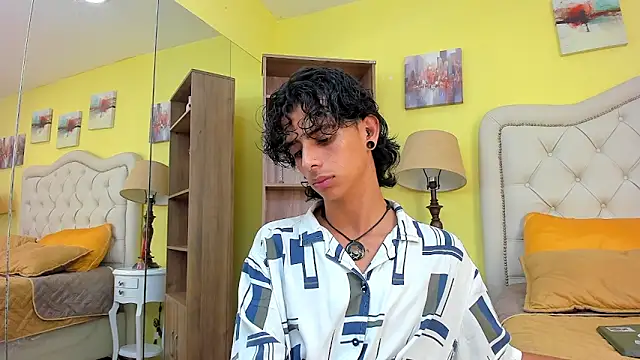 Ibratxandy online show from October 2025 09:15:01 PM