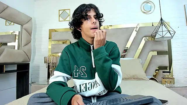 Ibratxandy online show from November 2025 12:03:01 PM