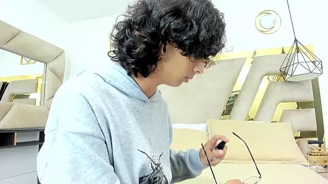 Ibratxandy online show from November 2025 07:06:01 PM