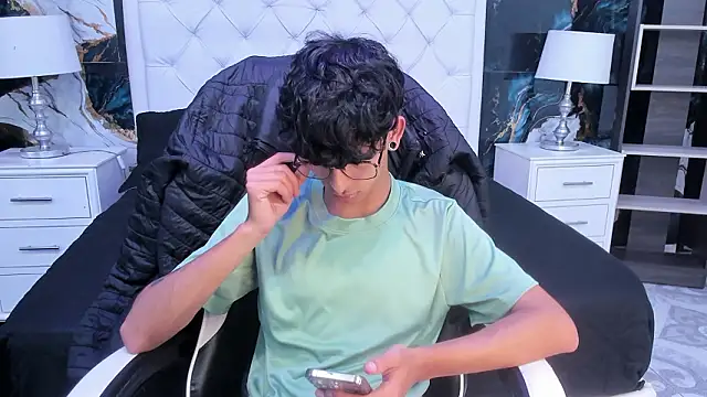 Ibratxandy online show from March 2026 02:32:01 PM