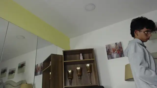 Ibratxandy online show from April 2026 01:42:02 AM