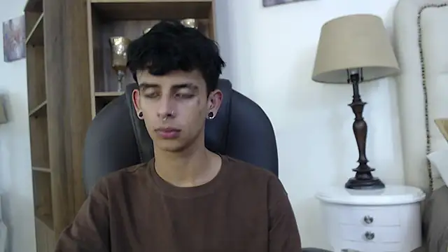 Ibratxandy online show from April 2026 09:39:01 PM