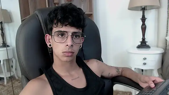 Ibratxandy online show from April 2026 07:15:01 PM