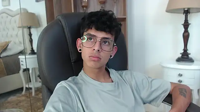 Ibratxandy online show from April 2026 06:54:02 PM