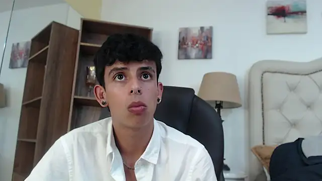 Ibratxandy online show from April 2026 07:23:01 PM