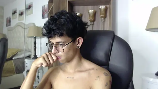 Ibratxandy online show from April 2026 05:17:01 PM