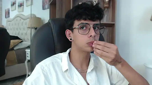 Ibratxandy online show from April 2026 04:57:02 PM