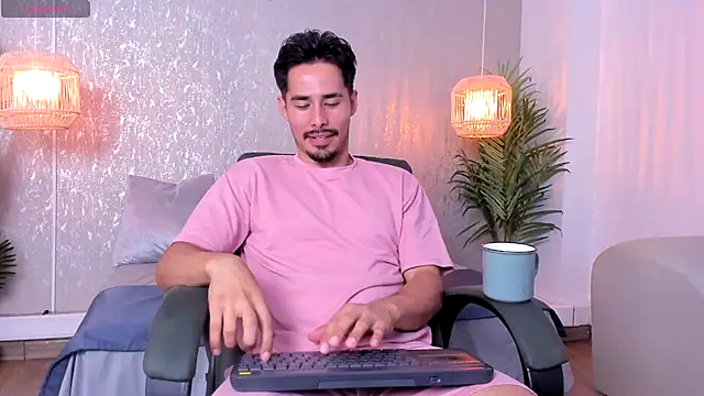 loghan fox online show from September 2025 03:45:02 AM