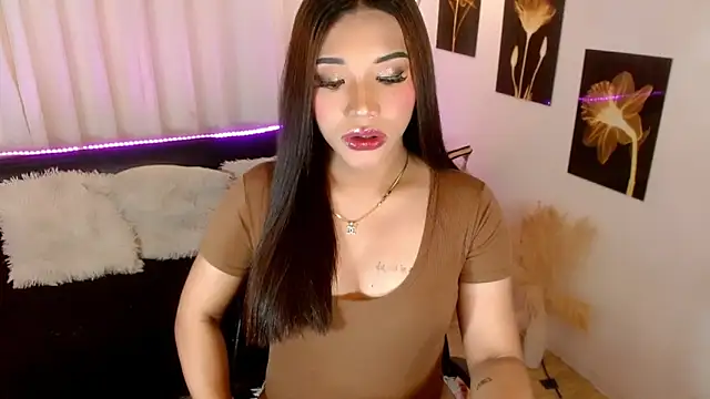 Snapshot of Ubanescka chatting on December 2025 06:12:02 PM Ubanescka online show from December 2025 06:12:02 PM