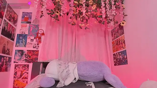 FluffyMelons online show from June 2026 11:09:01 PM