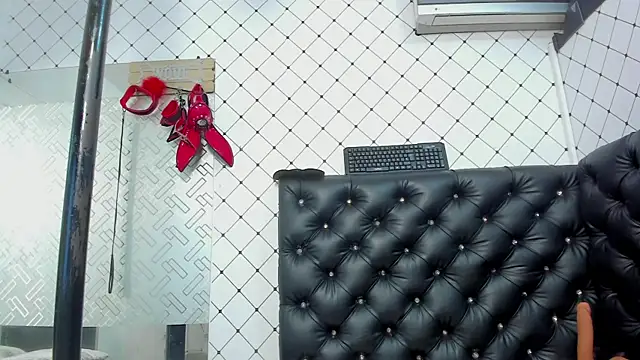 EMMA SANTANA online show from October 2025 07:44:01 PM