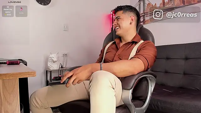 Snapshot of _Juanes chatting on November 2025 10:32:02 PM Juanes online show from November 2025 10:32:02 PM