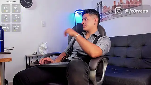 Snapshot of _Juanes chatting on November 2025 09:30:02 PM Juanes online show from November 2025 09:30:02 PM