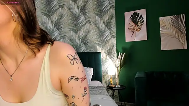 Kati Li online show from September 2025 10:29:01 AM