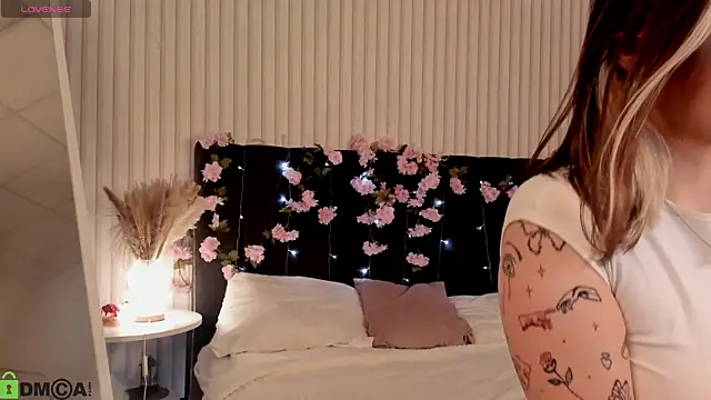 Kati Li online show from October 2025 10:56:02 AM