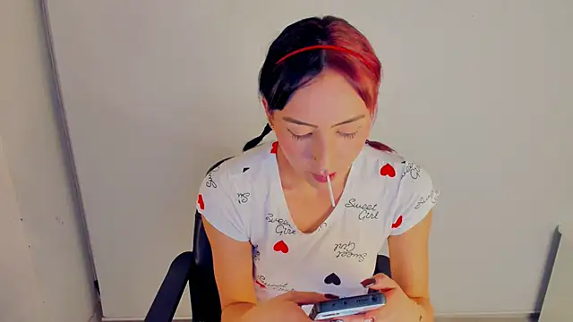 Snapshot of Madison_charlotte chatting on October 2025 06:32:02 AM Madison charlotte online show from October 2025 06:32:02 AM