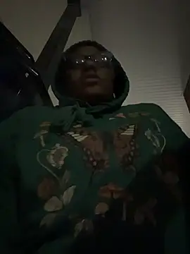 Snapshot of Tu_GataLinda chatting on November 2025 04:25:02 AM Tu GataLinda online show from November 2025 04:25:02 AM