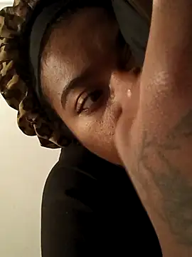 Snapshot of Tu_GataLinda chatting on November 2025 03:49:01 AM Tu GataLinda online show from November 2025 03:49:01 AM