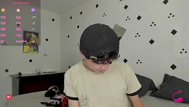 crushnier1 online show from November 2025 05:57:02 PM