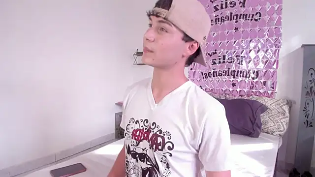 crushnier1 online show from November 2025 12:37:02 PM