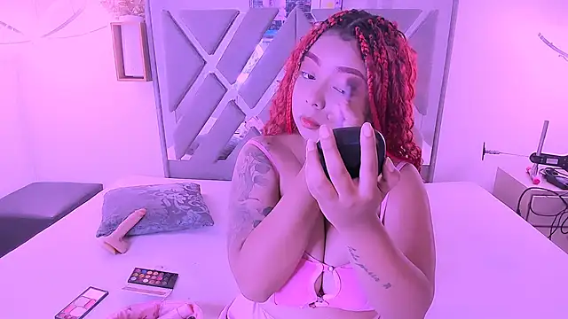 nahomy ryans online show from October 2025 07:25:02 PM