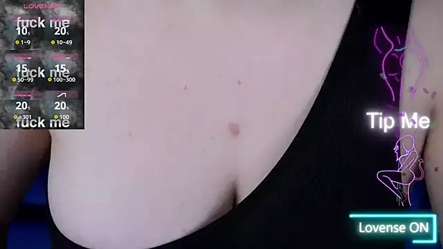 Snapshot of CrystallPaws chatting on October 2025 01:14:02 AM CrystallPaws online show from October 2025 01:14:02 AM