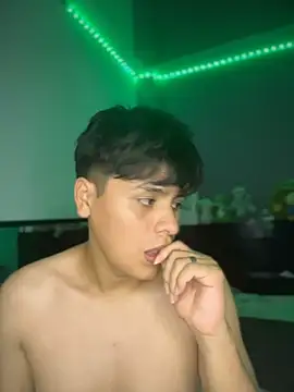 Snapshot of Kailertwink chatting on February 2026 01:42:02 AM Kailertwink online show from February 2026 01:42:02 AM