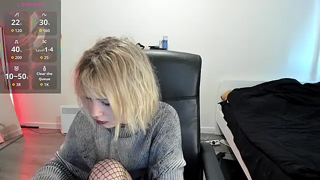 LiyaLuna online show from October 2025 10:35:02 AM